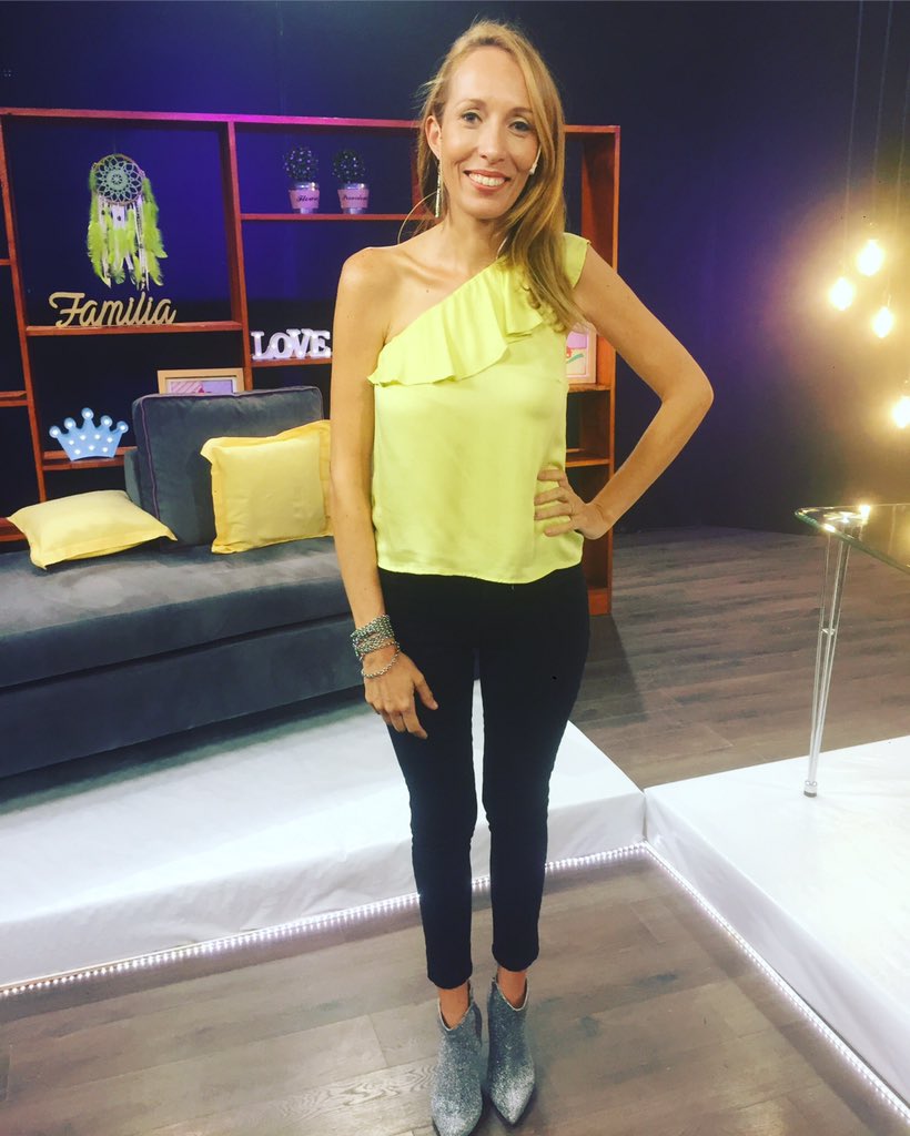 ValleFermi's tweet photo. #Mundobebe #MundobebeLider líder en buena información, en información de utilidad, de calidad. Pleno de consejos reales e importantes con profesionales capacitadas, hermosas y radiantes!
👗Soho Jujuy
💇♀️ Norma Cristina Espinosa
💄Cortassa Perfumería
➕👠botas divinas de mi hna! https://t.co/wwStNFw2KE