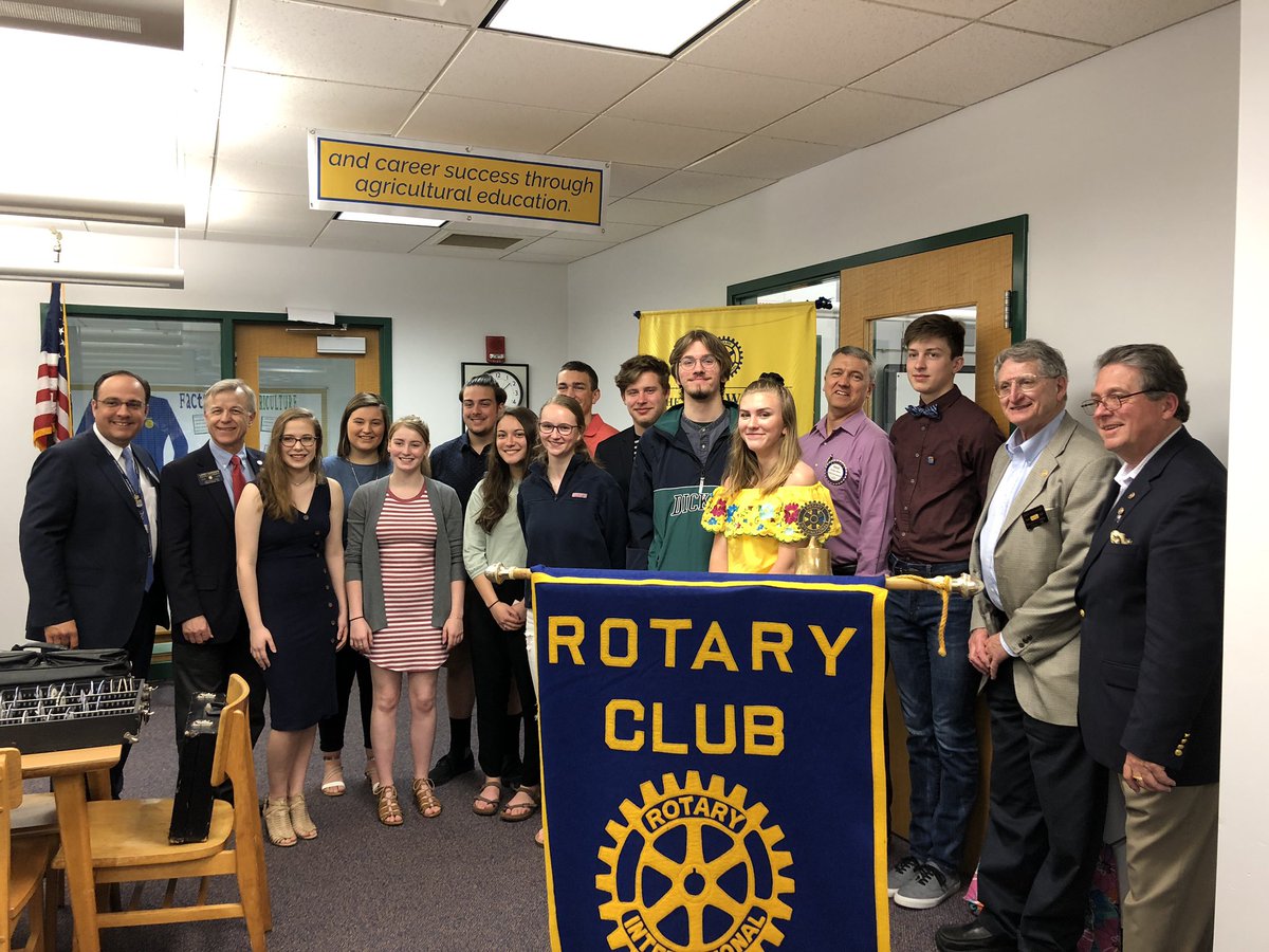 LedyardInteract's tweet photo. Lots happening in Ledyard Rotary today: someone winning $500, a gift from Metals AND the presentation of Interact’s charter. Thanks to all who helped and those who came. 💵⚙️ https://t.co/q8ZAgF0EWn