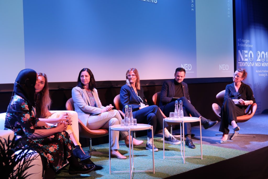 IKTNorge's tweet photo. - Vi må huske at norsk politikk kan være en tillitsstemme i det digitale. @theasommerseth i samtale med @dagiulstein @BirgitteLange @LisaSivertsen @Austlid og Hanan Abdelrahman på #NEO2019 https://t.co/oVOmvFPGqt