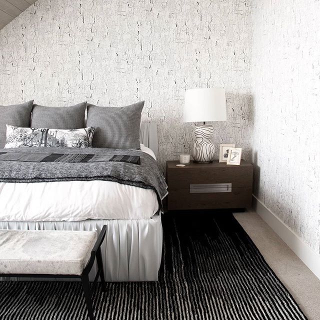 What do you think about monochromatic rooms? We think it is black and white dreaminess in Montana. Our designers hit it out of the park with this monochromatic design. The bark inspired wallpaper and pops of black really make the space beautiful. #aldera… bit.ly/2J1gR3P