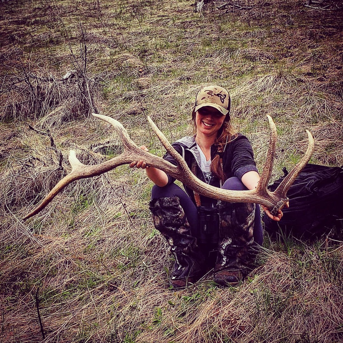@sdelraeoutdoors Finding my first Idaho elk shed has got me excited to be hunting big game here. It will never be like hunting at home but definitely a new adventure. .
.
#kickbackshack #kbslifestyle #kbshunting #reelcamogirl