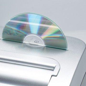 We all need to make sure our personal data isn't ending up in the wrong hands. The Dahle 22092 document shredder can destroy CDs, DVDs, Credit Cards as well as documents. More info on website buff.ly/2VkbXp7 or call us on 01733 530170 #e4office #dahle #shredder #documents