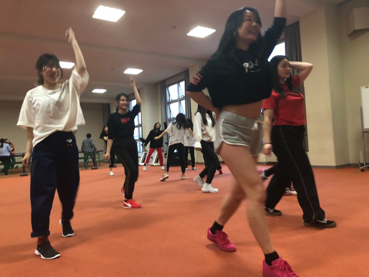 kokusaidance's tweet photo. 今日は1年生と初めて一緒に踊りました���これからどんどん踊って頑張っていきます🔥🔥
#KDC https://t.co/bYAfFAdXdK