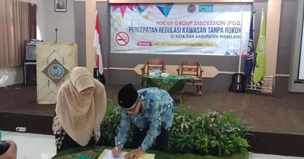 mtcc_ummgl's tweet photo. Acara Focus Group Discussion Percepatan Regulasi Kawasan Tanpa Rokok di Kota dan Kabupaten Magelang dengan narasumber Prof.Dra.Raden Ajeng Yayi Suryo Prabandari M,Si., Ph.D.

Acara dilaksanakan dengan peserta dari berbagai OPD,LSM pada hari Senin,22 April 2019. https://t.co/sH1LM21SdP