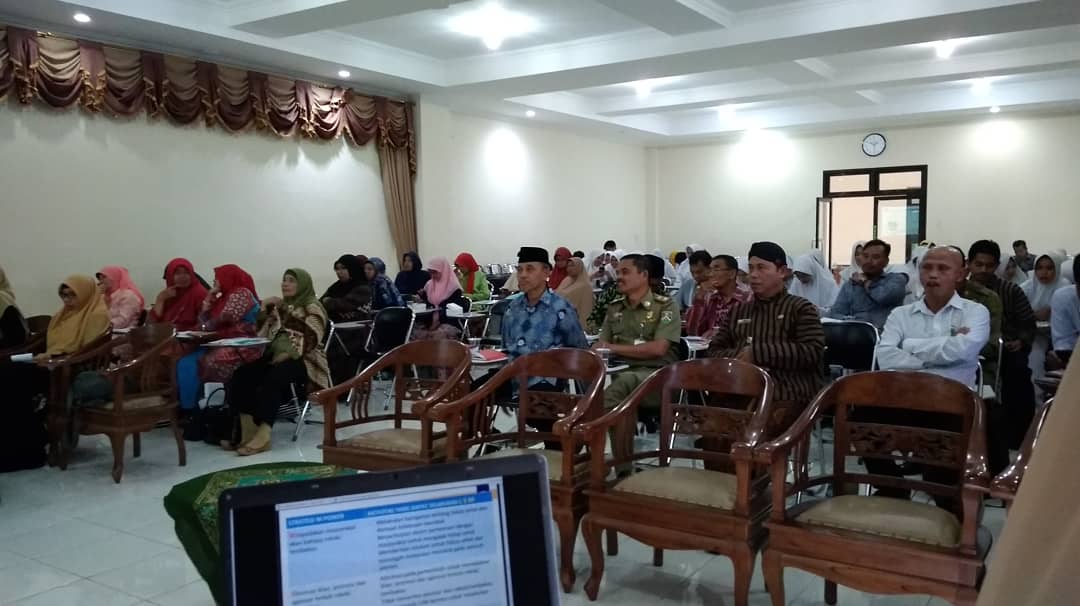 mtcc_ummgl's tweet photo. Acara Focus Group Discussion Percepatan Regulasi Kawasan Tanpa Rokok di Kota dan Kabupaten Magelang dengan narasumber Prof.Dra.Raden Ajeng Yayi Suryo Prabandari M,Si., Ph.D.

Acara dilaksanakan dengan peserta dari berbagai OPD,LSM pada hari Senin,22 April 2019. https://t.co/sH1LM21SdP