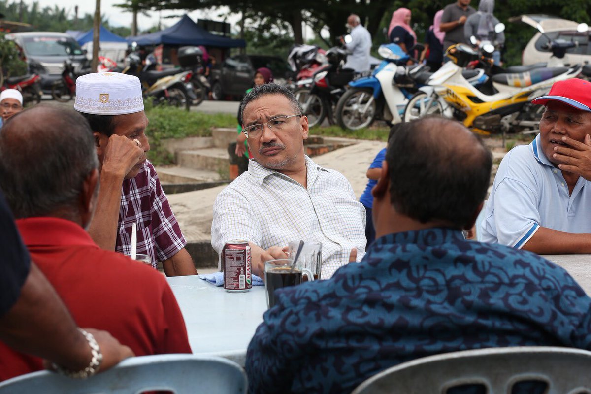 H2OComms's tweet photo. Besar harapan peneroka-peneroka Felda agar janji-janji Kerajaan melalui Kertas Putih Felda dapat dilaksanakan secepat mungkin untuk meringankan lagi beban mereka. #SembrongKita @SembrongP153 @Vidyananthan https://t.co/51lnSfpWR8