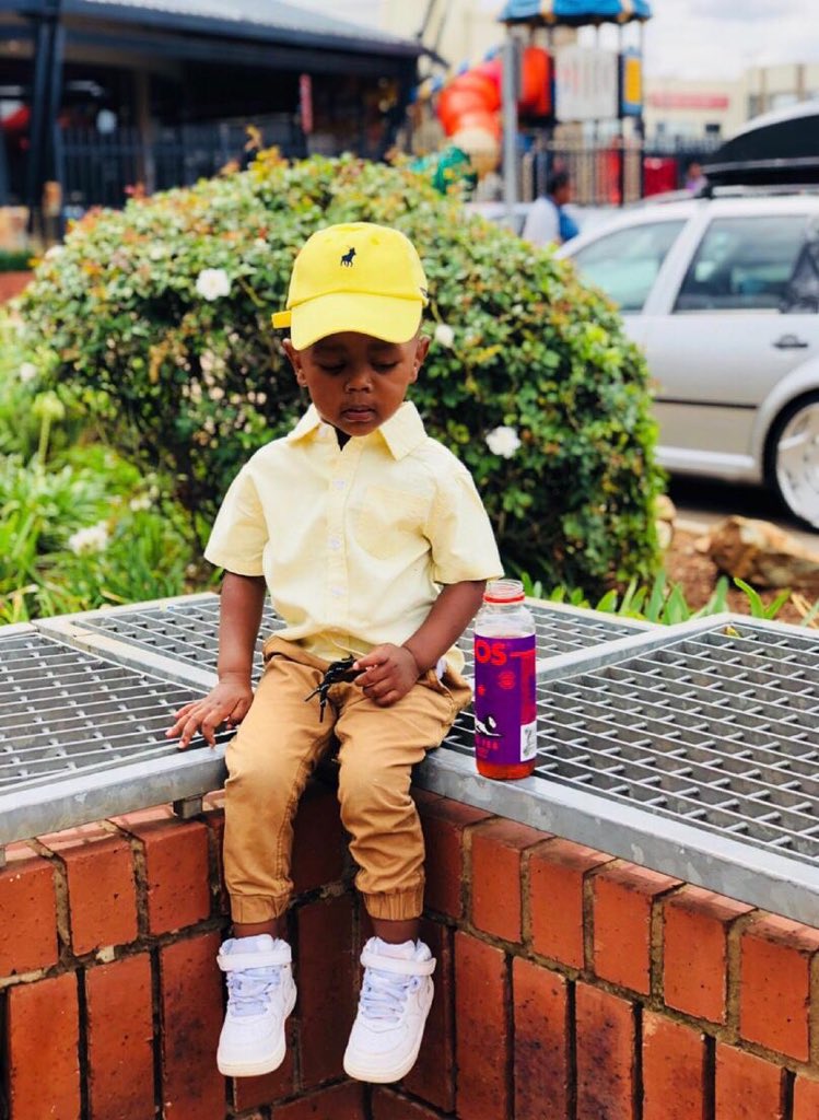 CoolKidKamva's tweet photo. Inbetween my shopping breaks with my family, I love having my @bosworld berry flavored ice-tea. Love how it’s preservative and caffeine free. Viva la berry brigade @bosworld
#bosworld #icetea 

👑@POLOSouthAfrica https://t.co/ABEVUsMGZ3