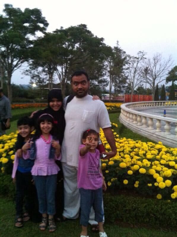 Abbass Al-Hassan was a successful young business man. He was executed 2 days ago. This photo shows him with his children. They won’t be smiling that heavenly smile anymore!!