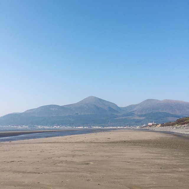 When your #runningviews look like this! 🙌🏻 #runhappy #outsideisfree #niexplorer #discovernorthernireland #mournes #mournemountains bit.ly/2UUFkiq