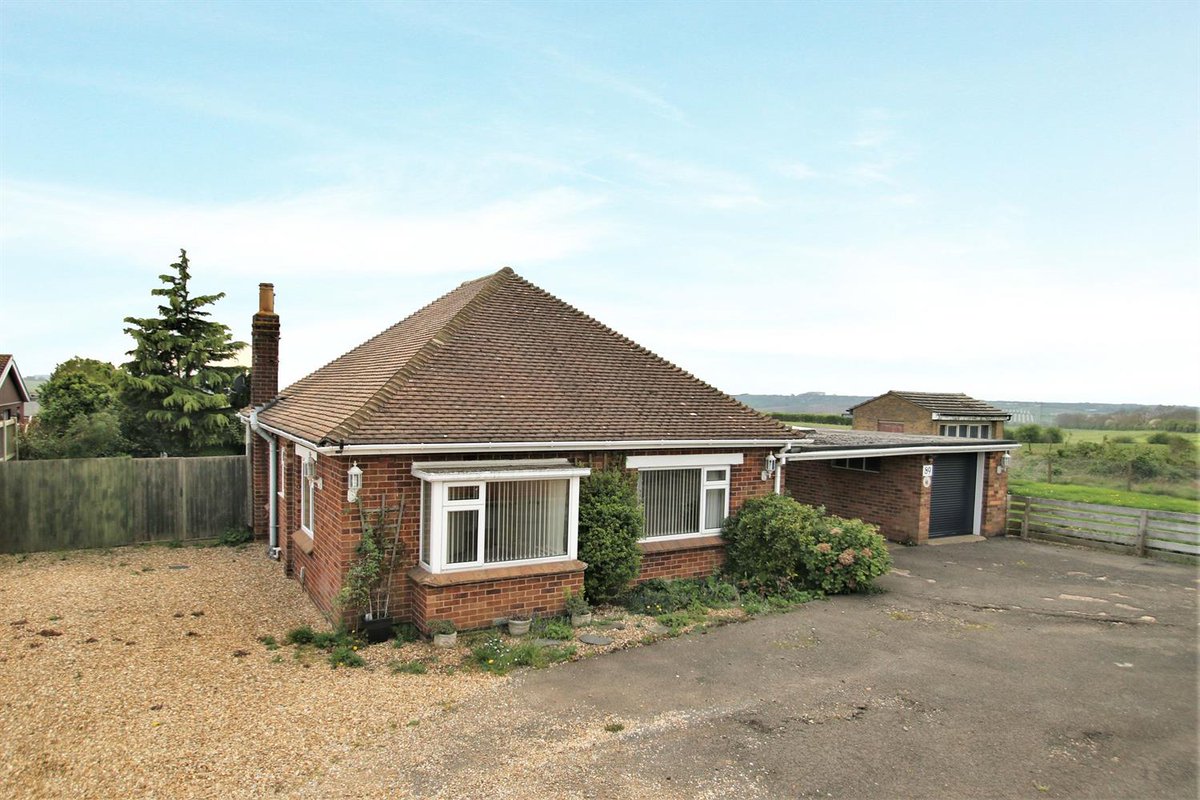 If you like the peace and quiet and alot of space around you then this bungalow will be certain to tick all your boxes, call us now to arrange a viewing.
flinklp.haart.co.uk/ForSaleV5/?pro…