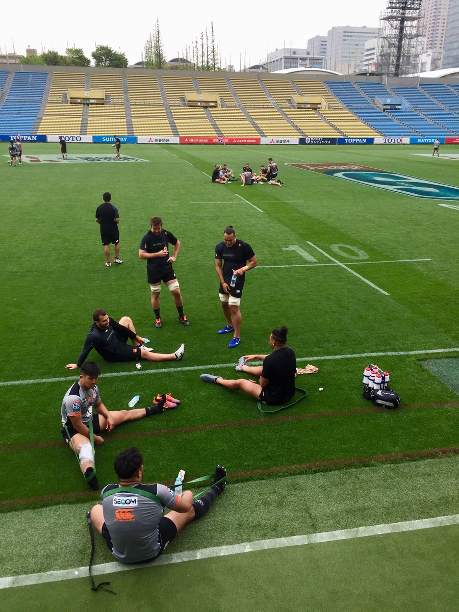BST_MrChristian's tweet photo. And we all enjoyed the opportunity to watch the @sunwolves ‘Captain’s Run’ ahead of tomorrow evening’s #SuperRugby match against the #Highlanders https://t.co/FnyFTSqAI4