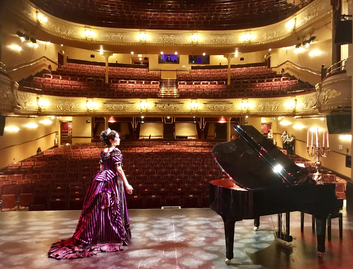 LFOpera's tweet photo. Super warm audience last night for our Celebration of Opera @DarlingtonHipp Edwardian costume in an Edwardian Theatre!
#celebrationofopera #darlingtonhippidrome #operaontour #touringopera #londonfestivalopera https://t.co/7AzOJYKf7o