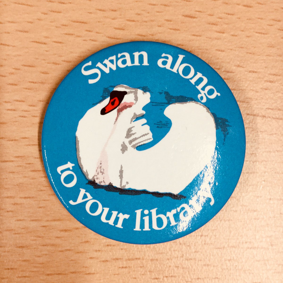 WolvesLibraries's tweet image. #tbt We&apos;ve been digging around and discovered some more old library badges! What&apos;s your fav? #librarymerch #oldschool