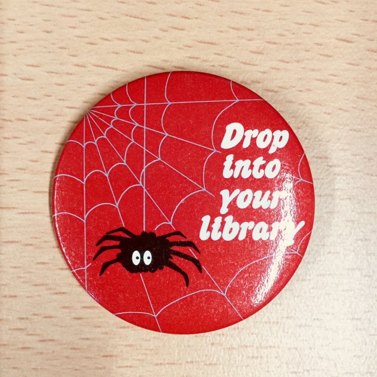WolvesLibraries's tweet image. #tbt We&apos;ve been digging around and discovered some more old library badges! What&apos;s your fav? #librarymerch #oldschool