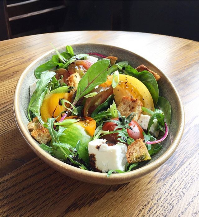 LocksbrookInn's tweet photo. Heritage tomatoes from the Isle of White with mixed leaves, feta and a balsamic, basil drizzle - just one of our freshly prepared specials on today #specials #healthy #gastropub #nosunnoproblem #rainydayfix #locksbrookinn #bathpubcompany https://t.co/qzwSOEsjW5 https://t.co/NaJO5Sz7CY