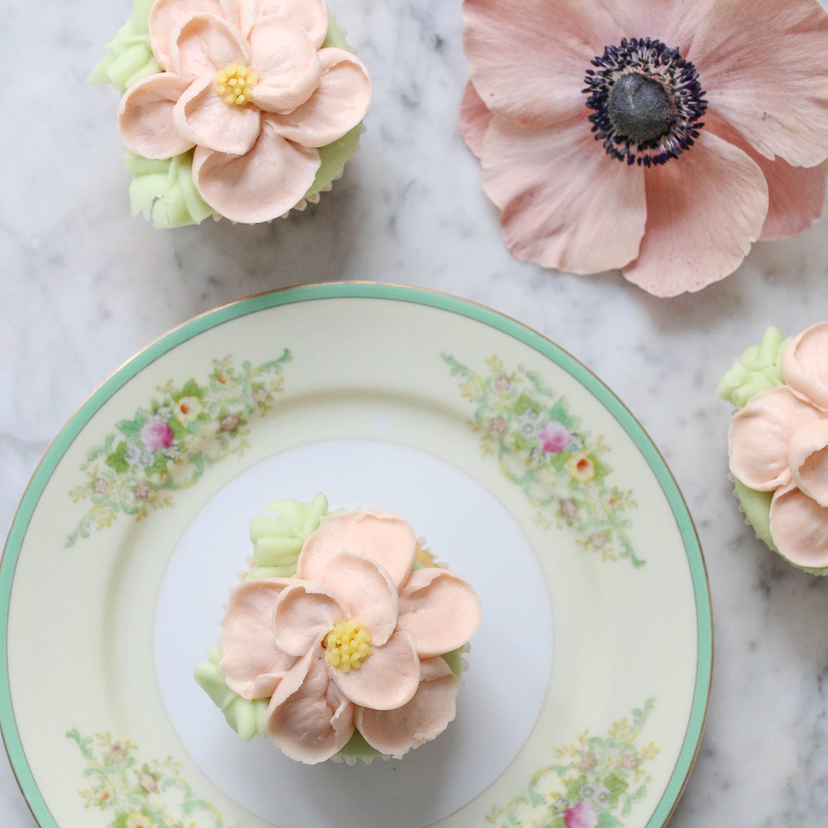 Fill your stomach with fluffy pastel dreams... Find bliss in every bite of our "flower cupcakes" 🌸💘⁣
#magnoliabakery #qatar #doha #magnoliaqatar⁣⁣