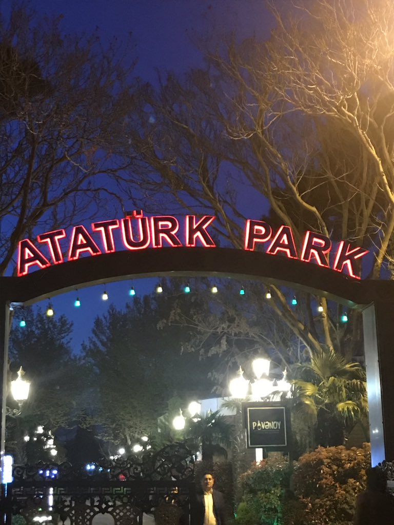 denizkite's tweet photo. Barolar Birliği sunusu öncesi, Bakü.
Atatürk Parkı’da dün geceden! Hemen Atatürk Caddesi yanı, nefis bir yer. https://t.co/BEl2axNQb8