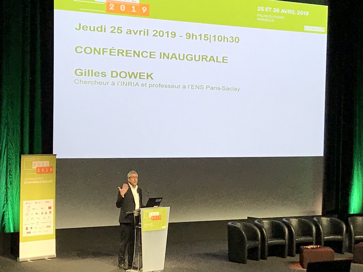 Canope_DTIDF's tweet image. #Orme2019 G. Dowek. Enjeux #CitoyennetéNumérique 1️⃣Accès au réseau ➡️droit fondamental
2️⃣éducation ➡️rendre l’eleve utilisateur actif, apprendre la #PenséeInformatique, LES langages
3️⃣libération de la parole publique ➡️ apprendre l’#ethique du débat, développer l’#espritcritique