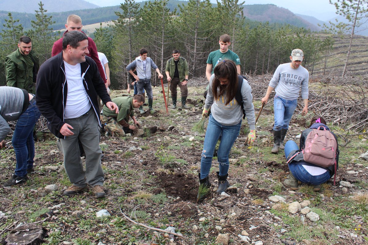 Vladan_Ivetic's tweet photo. Students of Faculty of Forestry - University of Belgrade at field training/practice of reforestation. Two years after a forest fire at Mt Goc, central Serbia. April 2019. https://t.co/O9NRfs0y1S