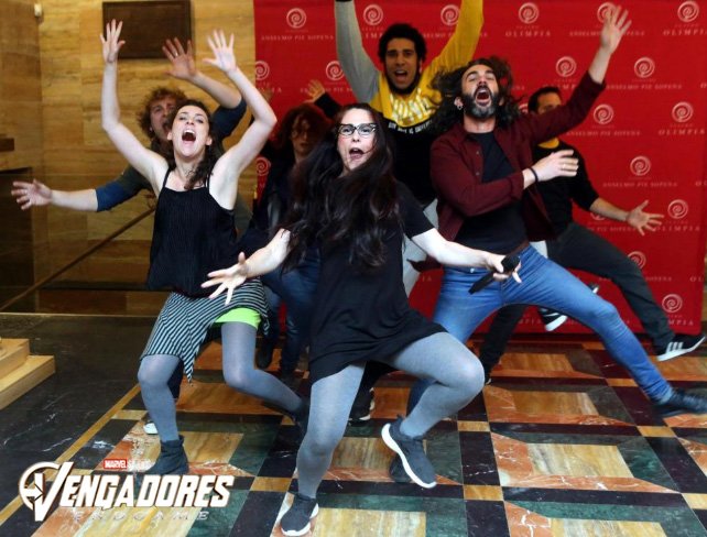 ZazurcaAE's tweet photo. "No llega a ser un musical pero está a caballo entre el teatro, el show en directo, la improvisación y el circo" ¿Qué será, será? Heraldo de Aragón os cuenta todos los detalles de la rueda de prensa en el @teatroolimpia!
#SueñoDeUnaNocheDeVerano
https://t.co/NFmVCjNzAh https://t.co/ua4Qh6g3Uq