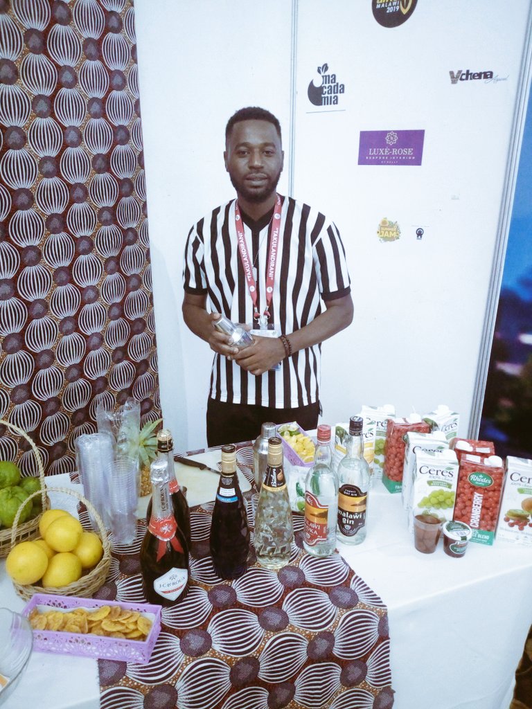 MacadamiaEnt_Mw's tweet photo. Lounging at the
#StyleLounge
#MalawiTourismExpo
#SummerJamCocktailBar now Running
#MITE2019 https://t.co/Zk3dH6ATkT