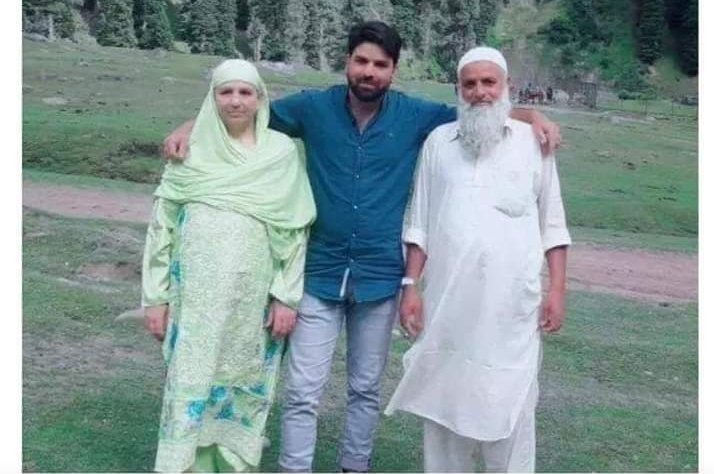Kashmir_Diary's tweet photo. Today kashmir lost another Doctor , another son of soil , how long this conflict will go, and how many more doctors , engineers, will sacrifice their precious lives  for kashmir ,

In hearts 💓 of green birds in SHA Allah https://t.co/4u6Pcn2sJu