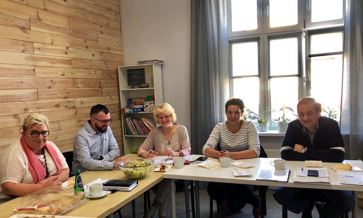 fundacjastabilo's tweet photo. Od rana trwa Rada Edukacyjna w ramach projektu "Organizacje Stanowią Prawo". Podczas spotkania podsumowujemy przeprowadzone warsztaty i przyjęte do realizacji scenariusze wprowadzenia zmian. Planujemy też kolejne działania. #NGO https://t.co/eN7lhWmb5t