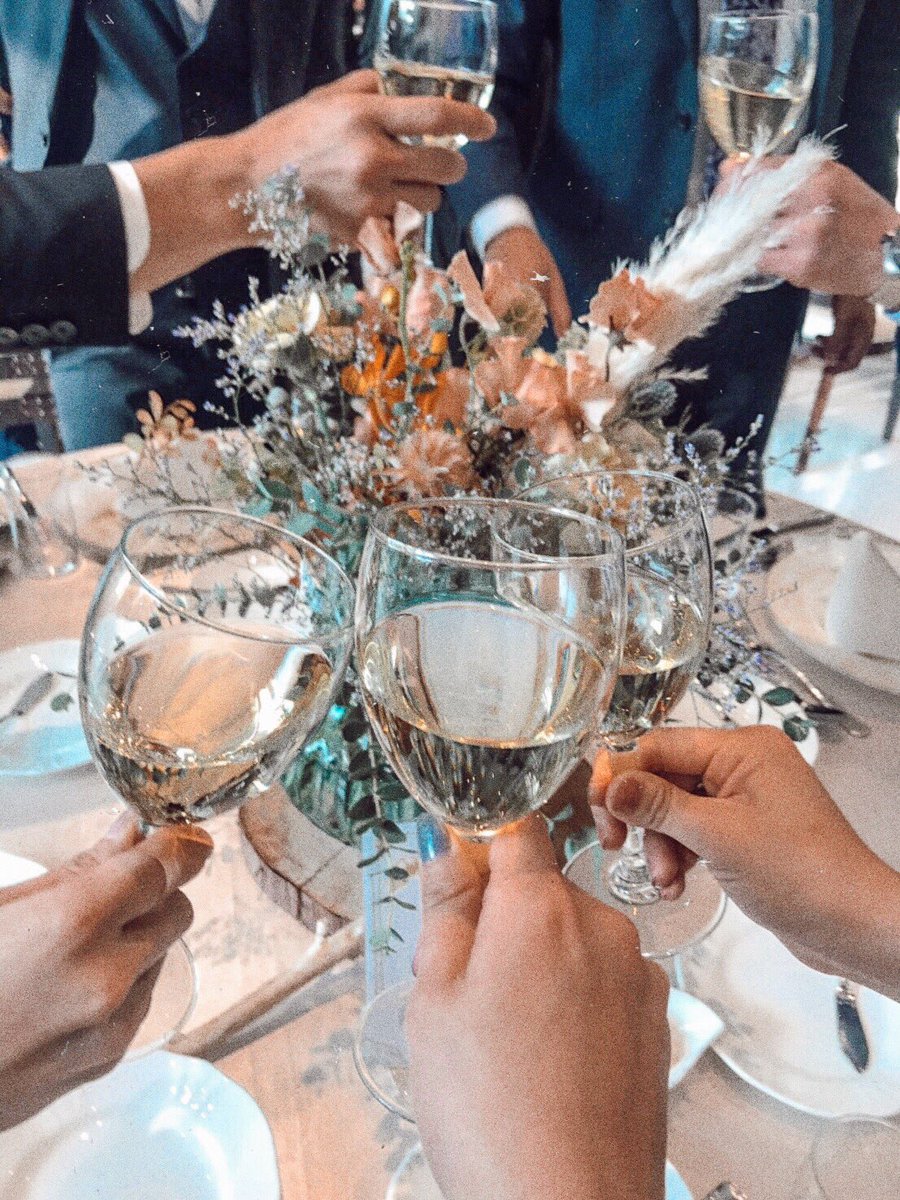 yr820_p's tweet photo. 去年の今頃はまだ付き合ってもなくて
むしろ人生のどん底にいたのに
1年後にまさか結婚式あげてるなんてなあ👰🏽💭
ㅤ
あんなに毎日泣いてたのに
こんなに毎日幸せとか
旦那スーパーヒーローすぎんか🦸🏽‍♂️💋 https://t.co/ma37Ahax7n