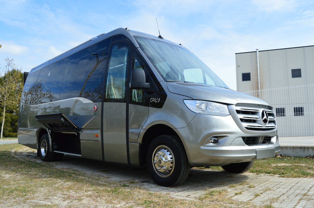 Carbusnet's tweet photo. Spica carrozado sobre chasis Mercedes Benz, gran confort en un vehículo con una distribución de 17 + guía + conductor
#microbus #evobus #mercedes #vipminibus #luxury #travel #bcn #autobusbiblico #autolica #sprinter #travel #be_one_city #beautifuldestinations #bestintravel #city https://t.co/maoRZLrHLy