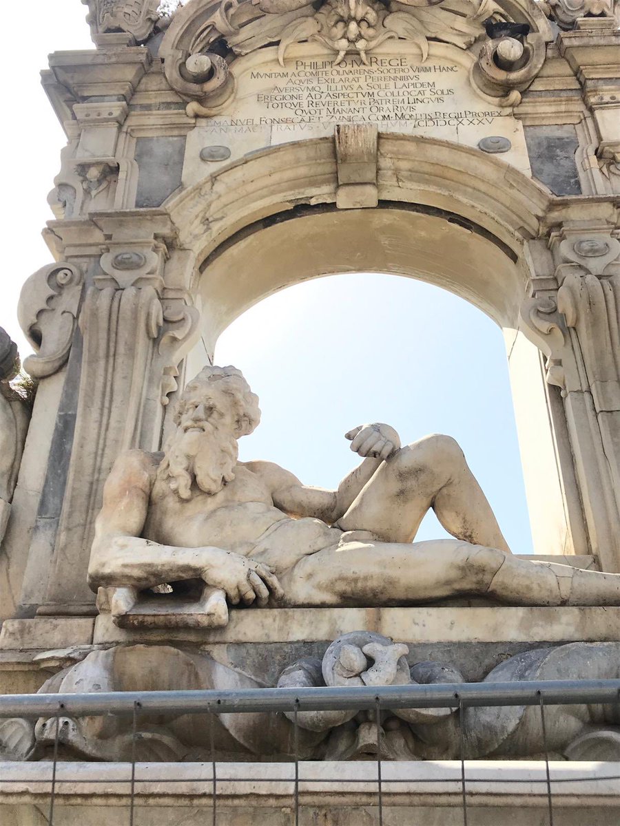 carmrainbow's tweet photo. @CasaLettori Castel dell’Ovo,golfo di Napoli ,Fontana del Sebeto, antico e leggendario fiume di Napoli rappresentato da divinità fluviale #splendori https://t.co/KKohY8GW1a