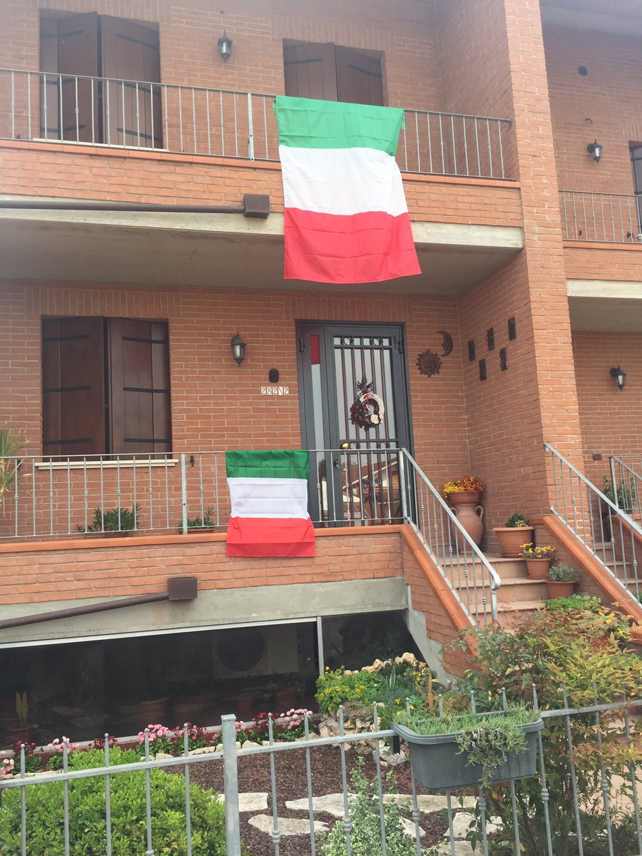 Buon 25 aprile a noi italiani, grazie a chi ha combattuto per la democrazia che possiamo esprimere il nostro pensiero