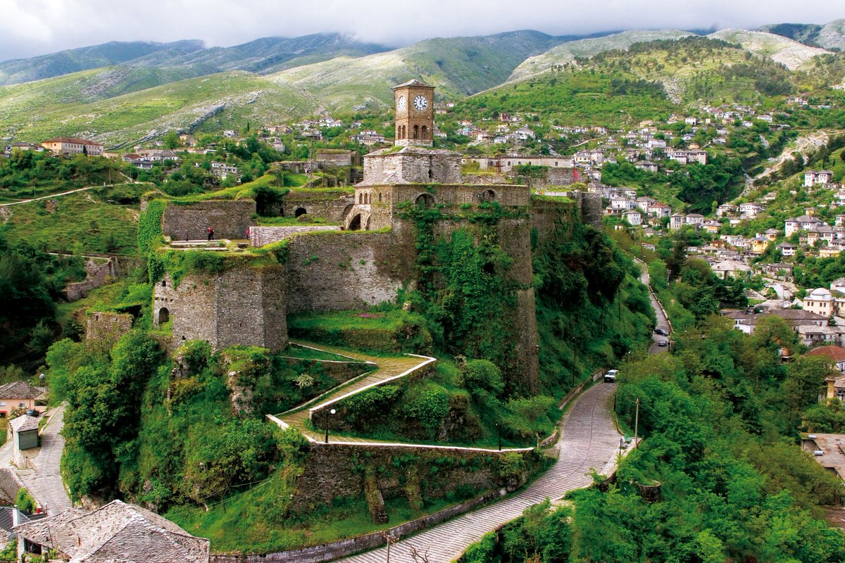 Novelist Ismail Kadare wrote of his childhood in#Gjirokastra,“Everything was..old and made of stone,#VisitThecityofstone😍Looking for things to do in#Albania🇦🇱Trip together📢Consult on our website:bit.ly/2ZrjhhL #VisitGjirokastra❤️#VisitAlbania✈️#AlbaniaGoYourOwnWay