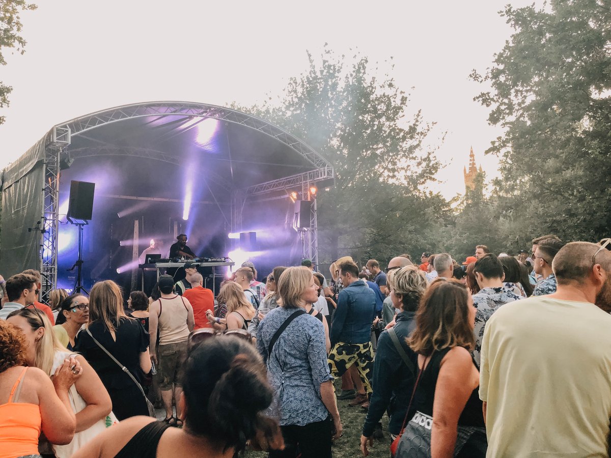 fmxevents's tweet image. It&apos;s nearly festival season 🙌🏽🌞🎼 and we can&apos;t wait! Here is our arc stage in use at the @WestEndFiesta last year at Kelvingrove, Glasgow. 
#festivals #stage #events