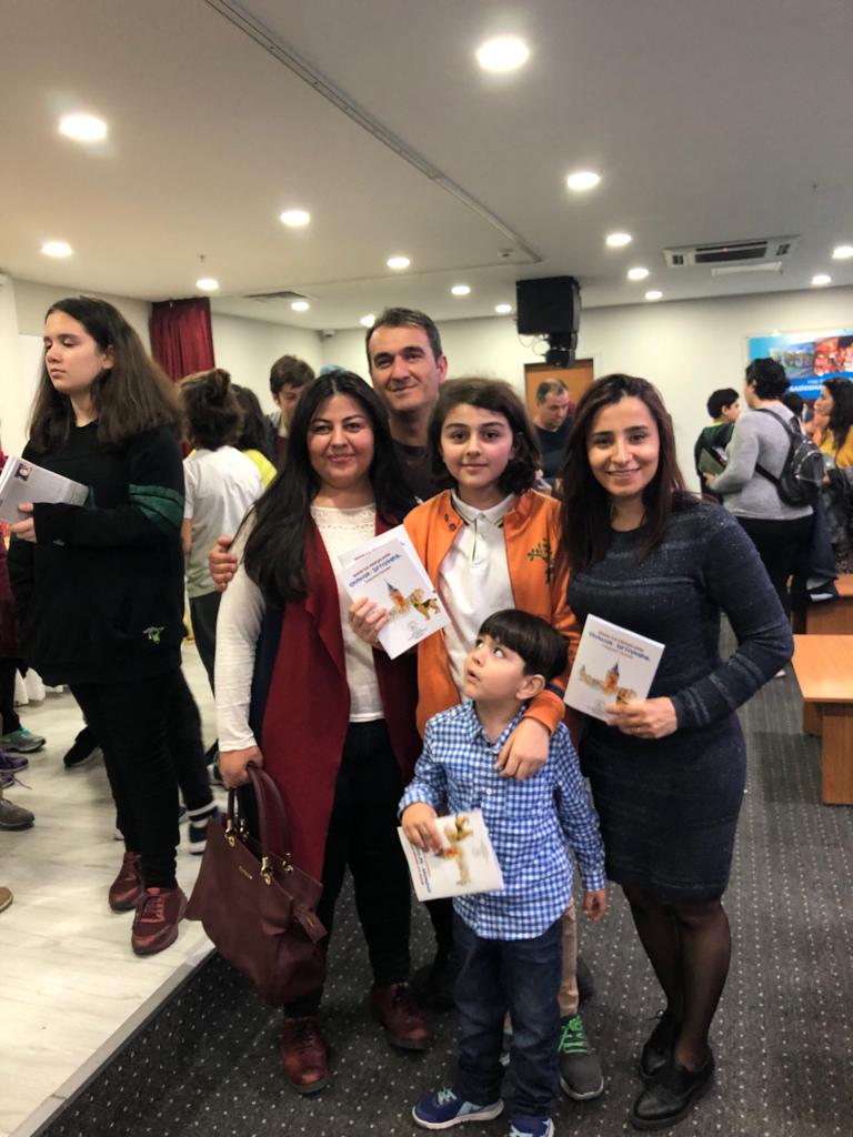 GOP Belediyesi’nin“Dünya Çocuk Kitapları Haftası”kapsamında düzenlemiş oldukları “Genç Yazarlar Atölyesi”imza törenine katılan öğrencimiz İlkay Ezgi Taşdemir’in yazmış olduğu hikaye kitabı büyük ilgi gördü.  👏 <a href="/AliRizaLule/">Ali Rıza Lüle</a> <a href="/nazli10er/">Nazlı Sert</a> @SanemBH <a href="/kayi_serdar/">Serdar KAYI</a> <a href="/YildirimHurihan/">Hurihan Yıldırım KURTARAN</a>