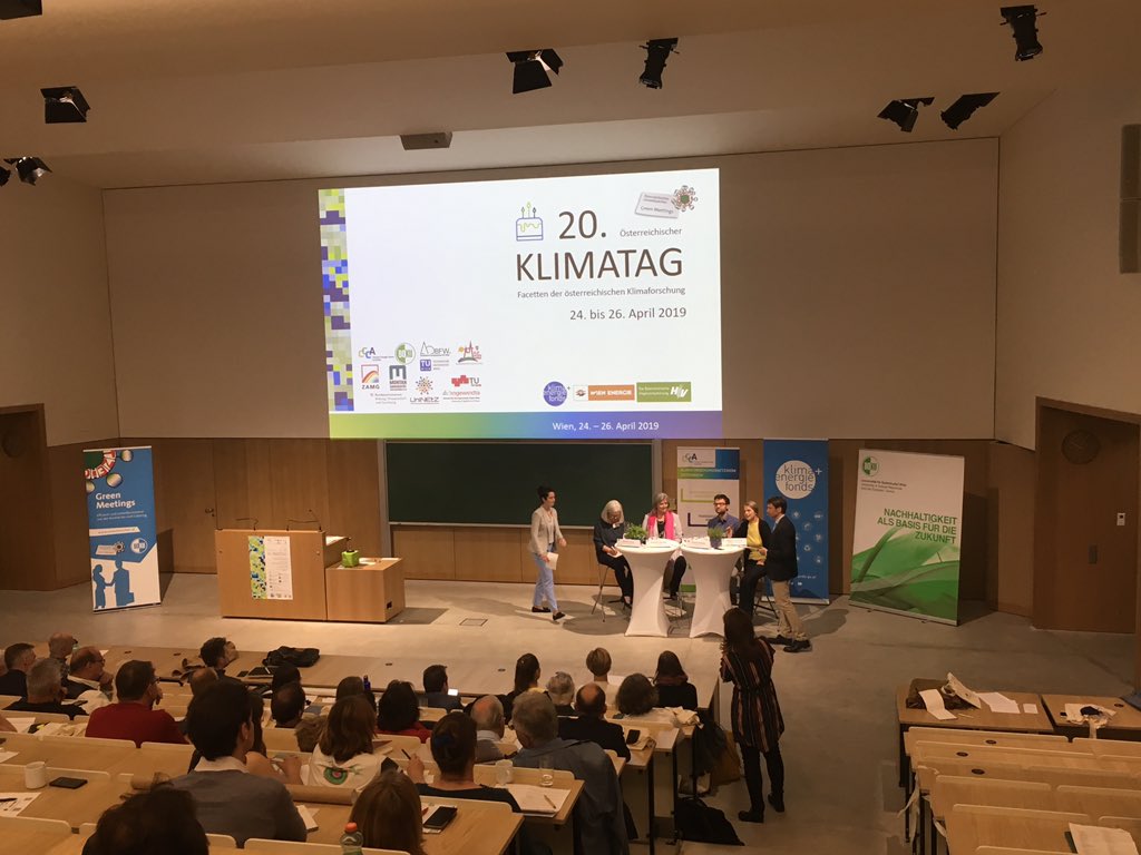 _CCCA_'s tweet photo. Die Wissenschaft arbeitet gerade an Problemlösungen und muss weiter raus aus dem Elfenbeinturm. Jungwissenschaftler_innen fällt es aber schwer die Strukturen aufzubrechen, um sich hier zu positionieren. #Klimatag2019 @univienna @GERICS_Germany @IIASAVienna @BOKUvienna https://t.co/AFeSkeZF6y