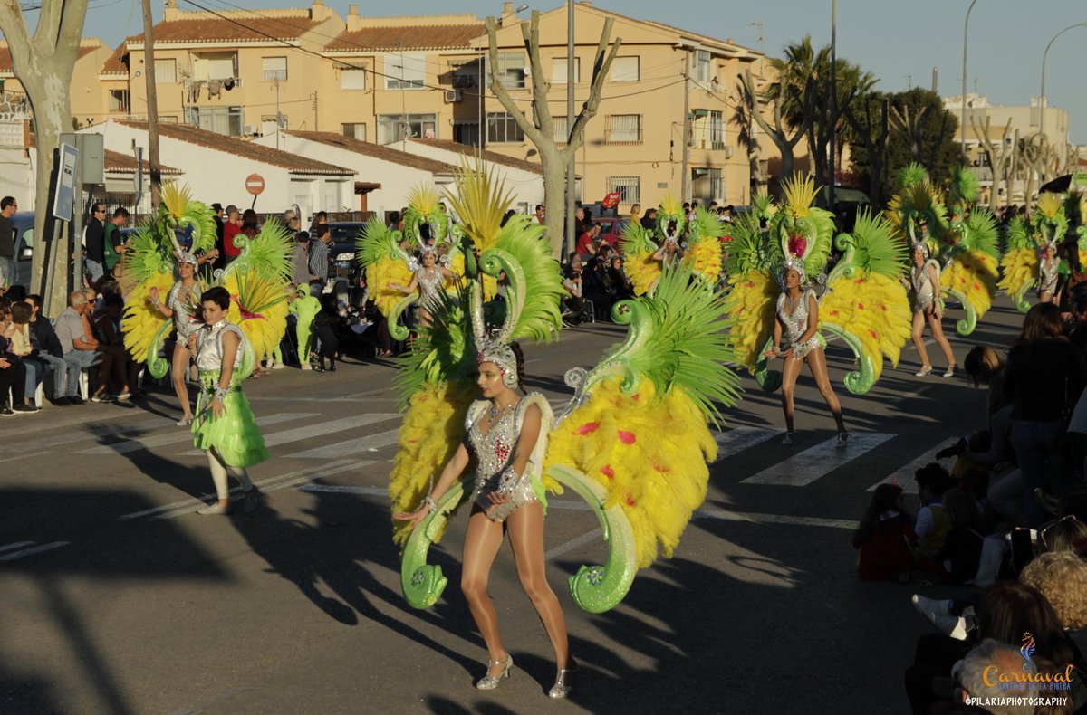 ¿Cómo se llena la calle de color? Pués así...
Fotografía: @pilariapressandphoto
#carnaval #carnavaldelaribera #musas #musacarnaval #reinacarnaval #muso #carnavaltequiero #santiagodelaribera #marmenor #murcia #desfile