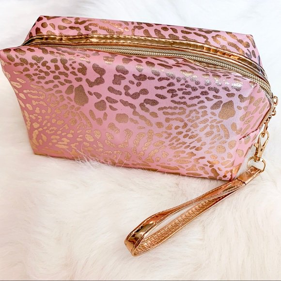 BrandyLStrecker's tweet photo. So good I had to share! Check out all the items I'm loving on @Poshmarkapp #poshmark #fashion #style #shopmycloset #peruvianconnection: https://t.co/CWLVj0ocs6 https://t.co/7ay0J7sohI