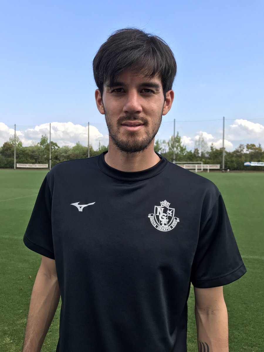 なかぢ デジっちで ジョコビッチ が定着した長谷川アーリアジャスール選手 サインとラケットのイラストと ジョコビッチ と書いてもらいました 本当にグルテンフリーなのか聞くと いえ ばんばん食べますよ とのこと 名古屋グランパス 長谷川アーリア