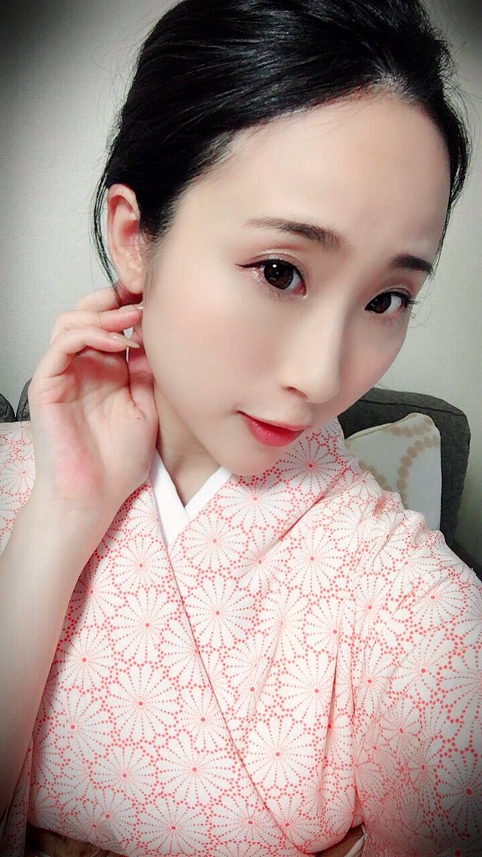 美咲結衣 写真集クラファン中 本日は着付けのお稽古でした 髪が邪魔にならないよう簡単に束ねただけなのであまり綺麗じゃないけれど許してね