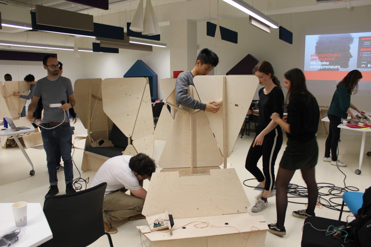 EMLYON's tweet photo. Comment démystifier & apprivoiser l’#IA?
🛠🎧 Retour sur le #bootcampIA imaginé par le @makerslab_ & @studio361_ : 20 étudiants ont fabriqué l'AIpod, fauteuil qui génère de la musique à partir des articles académiques des chercheurs emlyon 👉 https://t.co/Yarn2Y0QOP
#earlymakers https://t.co/EiMn4KZsCR