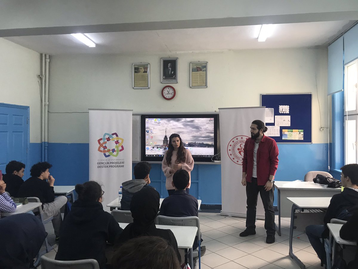 SanatLiseli's tweet photo. “İstanbulun Sanat Tarihini Liseli Gençler Yazıyor” projesi kapsamında yaptığımız okul ziyaretlerimizi tamamladık.. Toplam 30 ilçede 40 okulda 2000 öğrenciye ulaştık.. @GSBgenclikproje @gencliksporbak @dernek_sta https://t.co/Bxpru8j1Bo