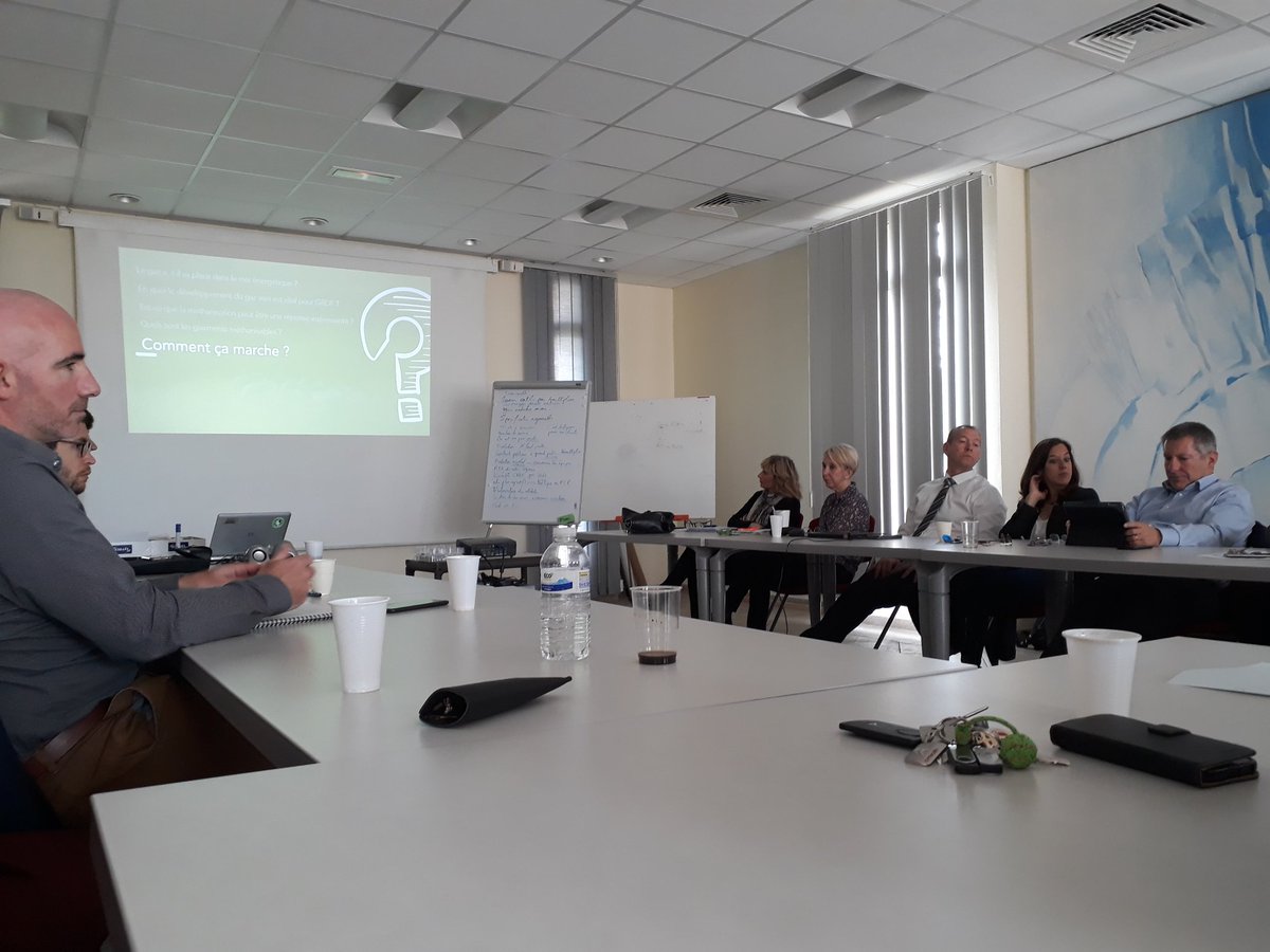 CorlayFlorence's tweet photo. Les informations et réponses à toutes les questions sur le #GazVert et #biométhane ce matin à #Marseille @jeanlucCizel  #Genese #regionsudest #sormiou #lafeyssine et pas que...250 projets en cours sur la Région Sud-Est  🐄🌿🍂🏩 https://t.co/qmw6n0C6j2
