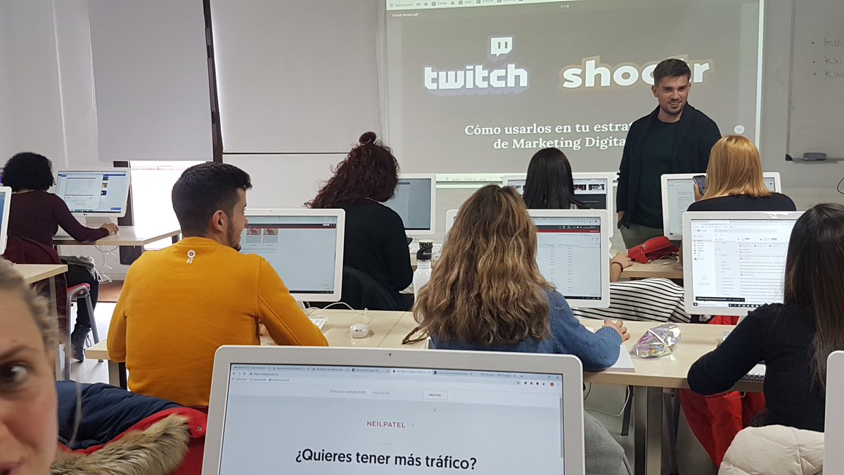aulaCM's tweet photo. Hoy en la #clase16 @BorjaRuizCM nos presenta #Shootr y #Twich como nuevas plataformas de comunicación y marketing https://t.co/PyHn7X61L2