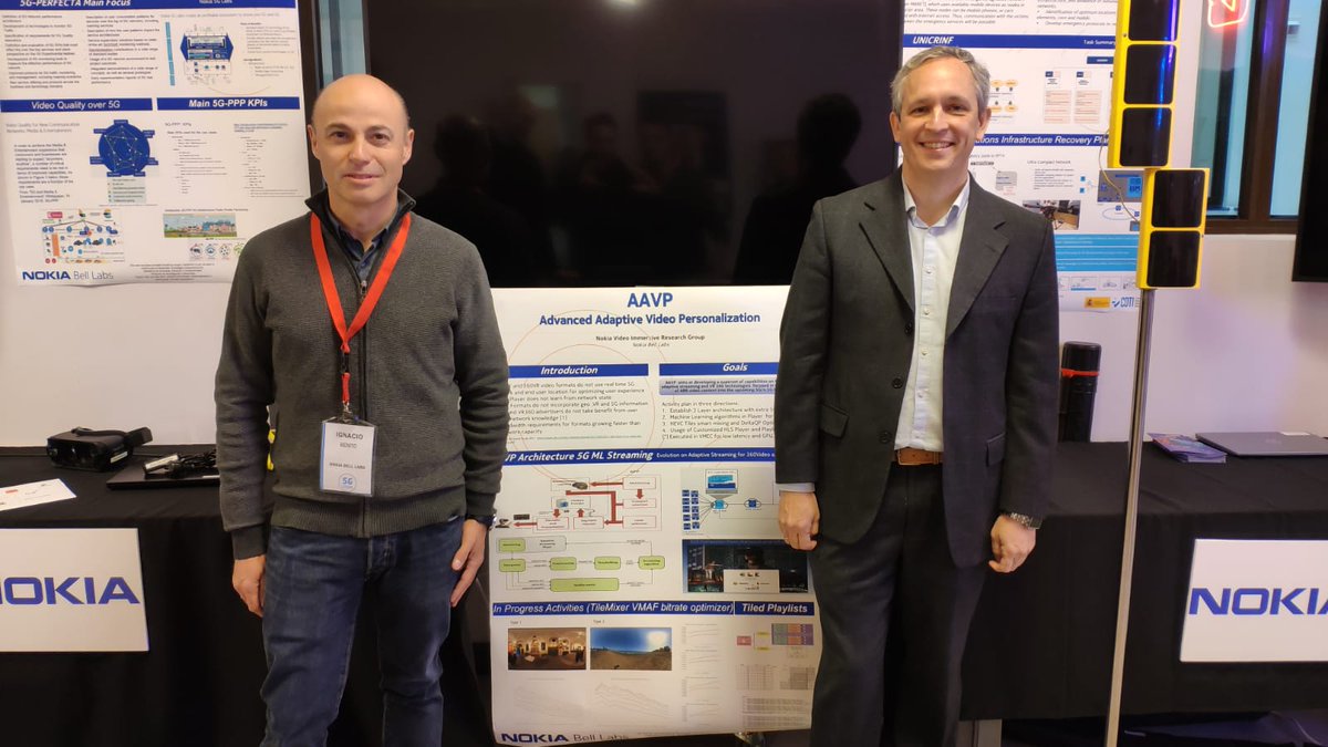 AAVP_CDTI's tweet photo. Otro año más en #5GF19 @5G_FORUM en #Málaga presentando AAVP con @villegasalvr y presencia de @nokia  @BellLabs https://t.co/A1PDKZvFHH