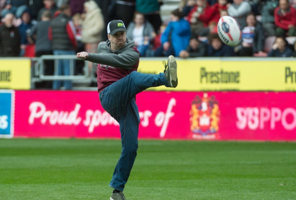 Shearings Holidays (@shearings) on Twitter photo Calling all <a href="/WiganWarriorsRL/">Wigan Warriors 🍒⚪️</a> fans! Do you want the chance to take part in the Shearings Shootout at Saturday's game against <a href="/CTRLFC/">Castleford Tigers</a> ? You'll get 5 kicks at goal & the most successful kicks in the fastest time will win a UK weekend break for 2. Simply RT to be in with a chance. Calling all <a href="/WiganWarriorsRL/">Wigan Warriors 🍒⚪️</a> fans! Do you want the chance to take part in the Shearings Shootout at Saturday's game against <a href="/CTRLFC/">Castleford Tigers</a> ? You'll get 5 kicks at goal & the most successful kicks in the fastest time will win a UK weekend break for 2. Simply RT to be in with a chance.