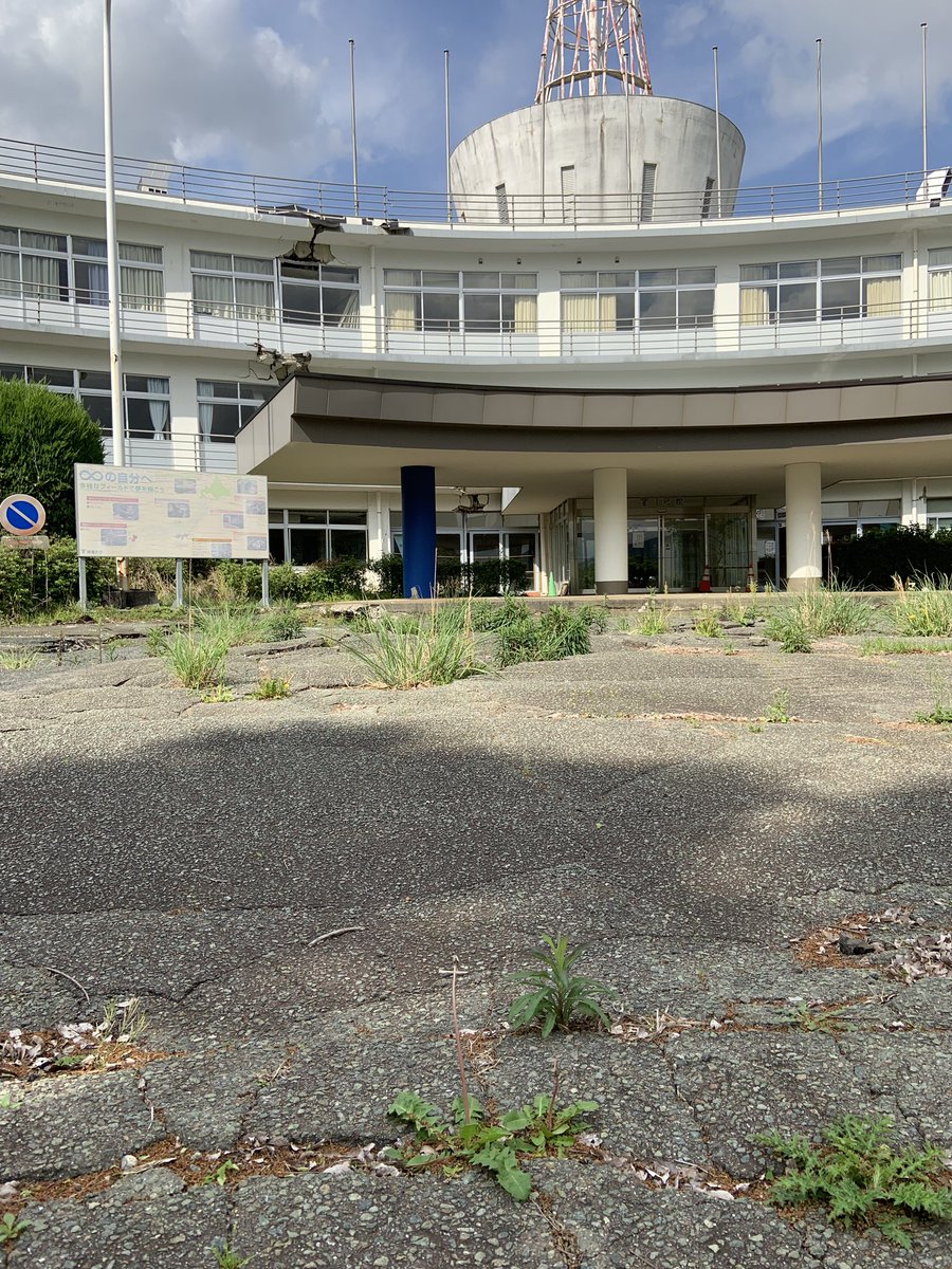 よお No Twitter 熊本地震で損壊した東海大学阿蘇キャンパス校舎 地震は耐震工事の完了直後に発生 ブレースの入れられなかった箇所で亀裂がおおきい