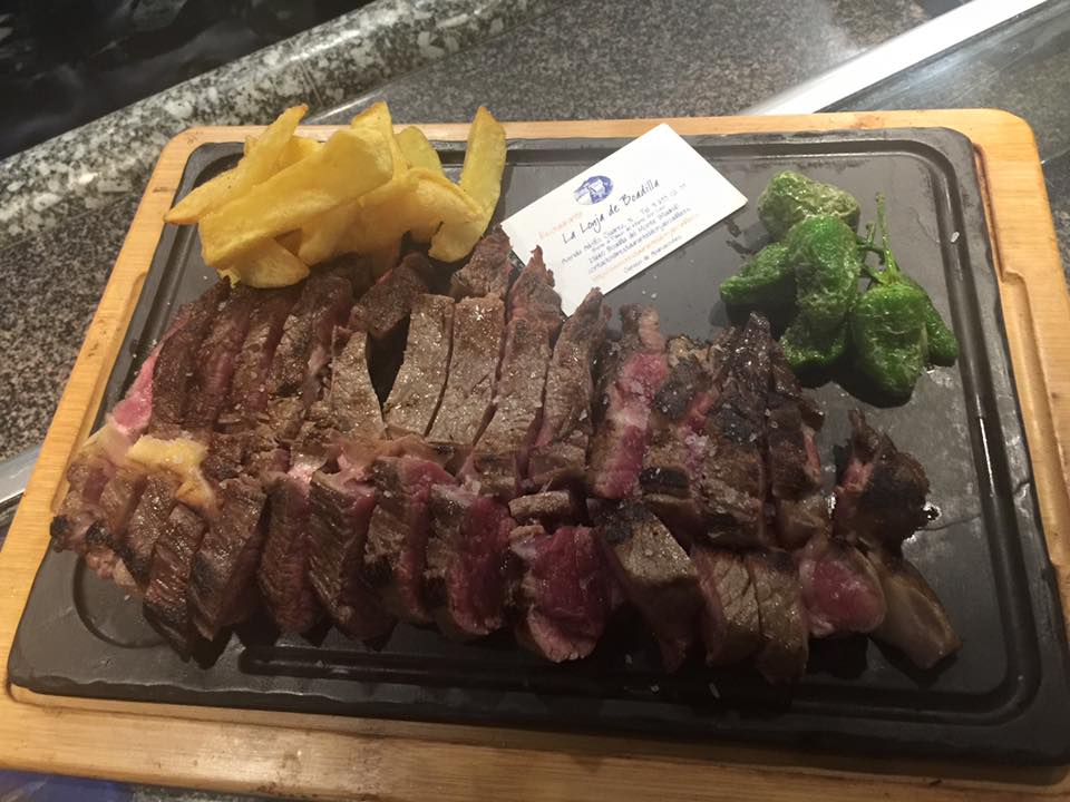 Hoy es el día para los más #carnívoros 🍷 ¿habéis visto qué plato? riquísima, sabrosa... 😋 👌 #avila #calidad #sabor