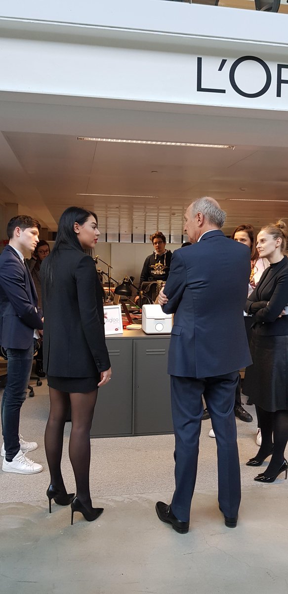 beautigloo's tweet photo. Retour en images sur la rencontre entre les co-fondateurs de Beautigloo® et Jean-Paul Agon, PDG de @Loreal.
La jeune pousse a eu le privilège de lui présenter son #innovation et d’échanger avec lui sur les tendances macroéconomiques du secteur de la #beauté. https://t.co/7CtI9UfTQr