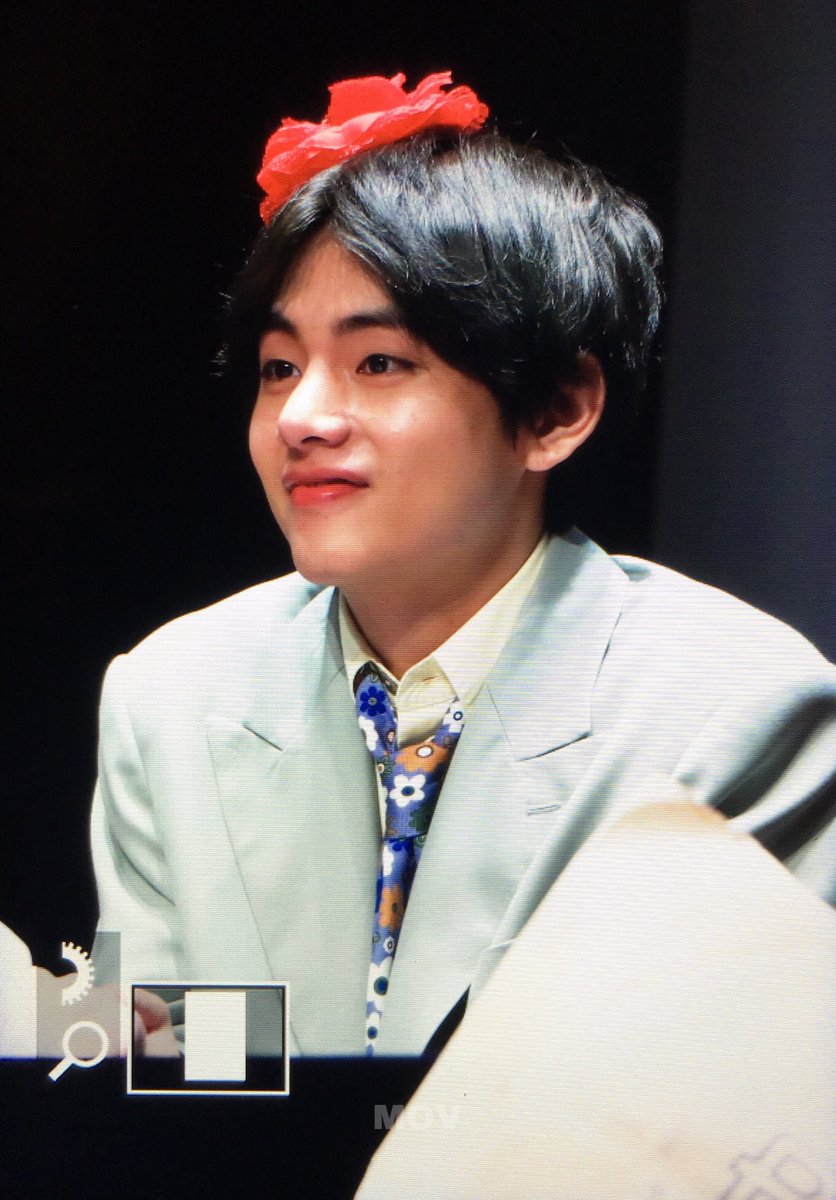 951230_MOV's tweet photo. 190425 신촌팬싸

#방탄소년단 #BTS #V #Taehyung #태형 #뷔 #BBMAsTopSocial BTS @BTS_twt
긔여워유ㅠㅠㅠㅠㅠㅠ🌸🌸🌸🌸 https://t.co/ov2zJdqFSK
