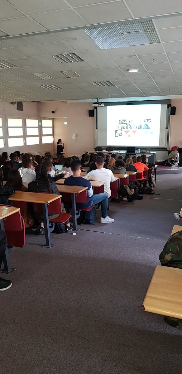 SupsciencesB's tweet photo. Conférence : comprendre l evolution des hominidés à partir de quelques travaux en cours ! 
Conférence d Olga Otero au lycée branly a Dreux. https://t.co/4oPcLMX0gH